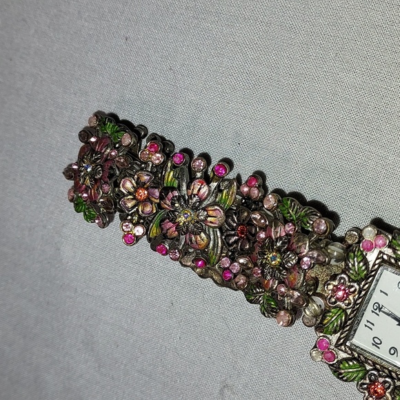 Vintage Avon Flower Rhinestones Stretch Band Women's Watch Unique Floral - Picture 10 of 10